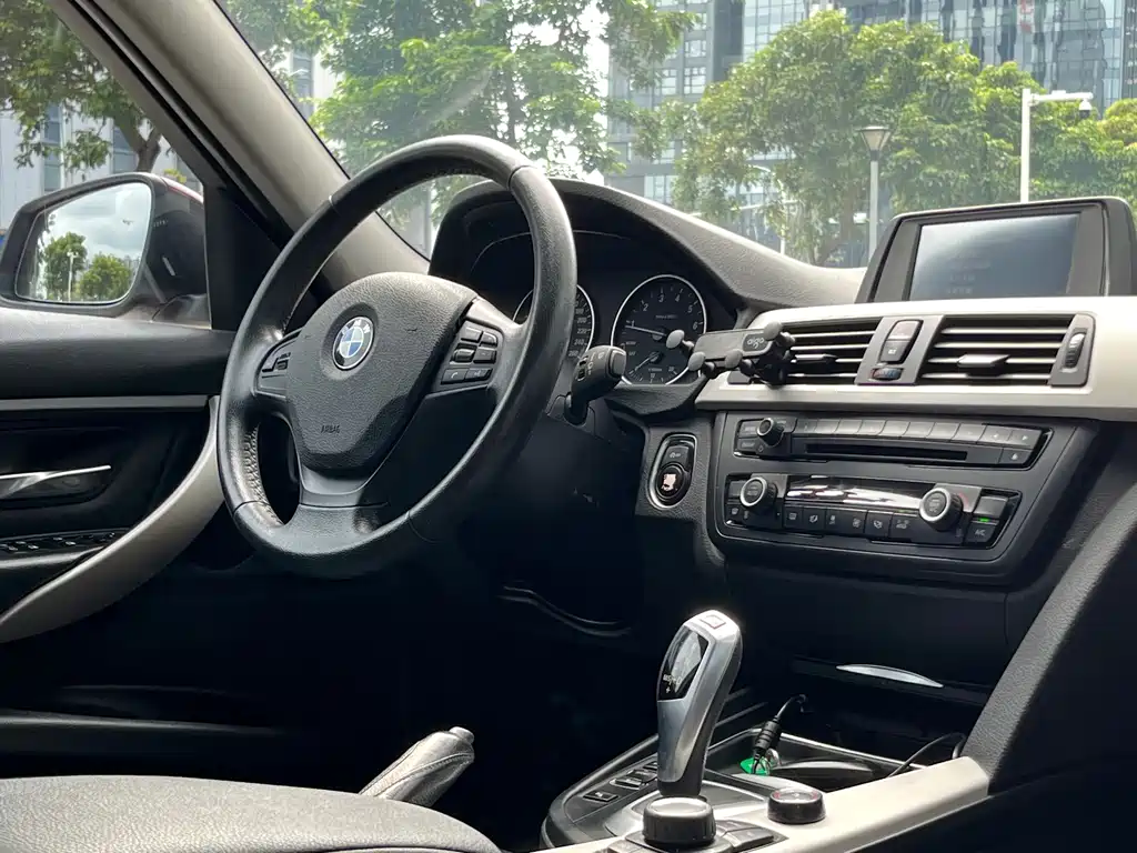 BMW 3 Series — миниатюра 12