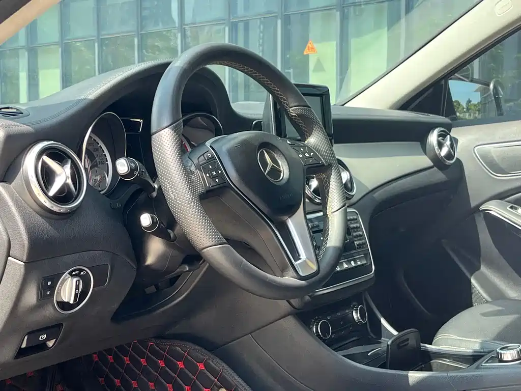 Mercedes-Benz GLA — миниатюра 10