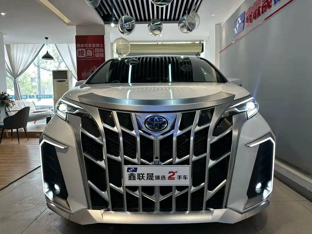 Toyota Sienna — миниатюра 2