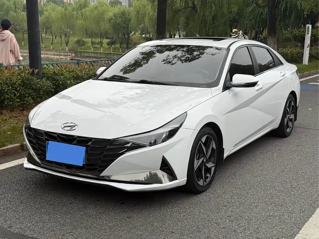 Hyundai Elantra 2022