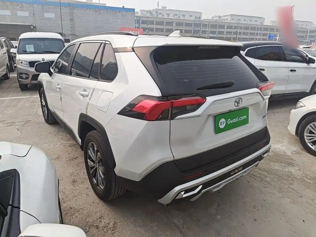 Toyota RAV4 — миниатюра 5