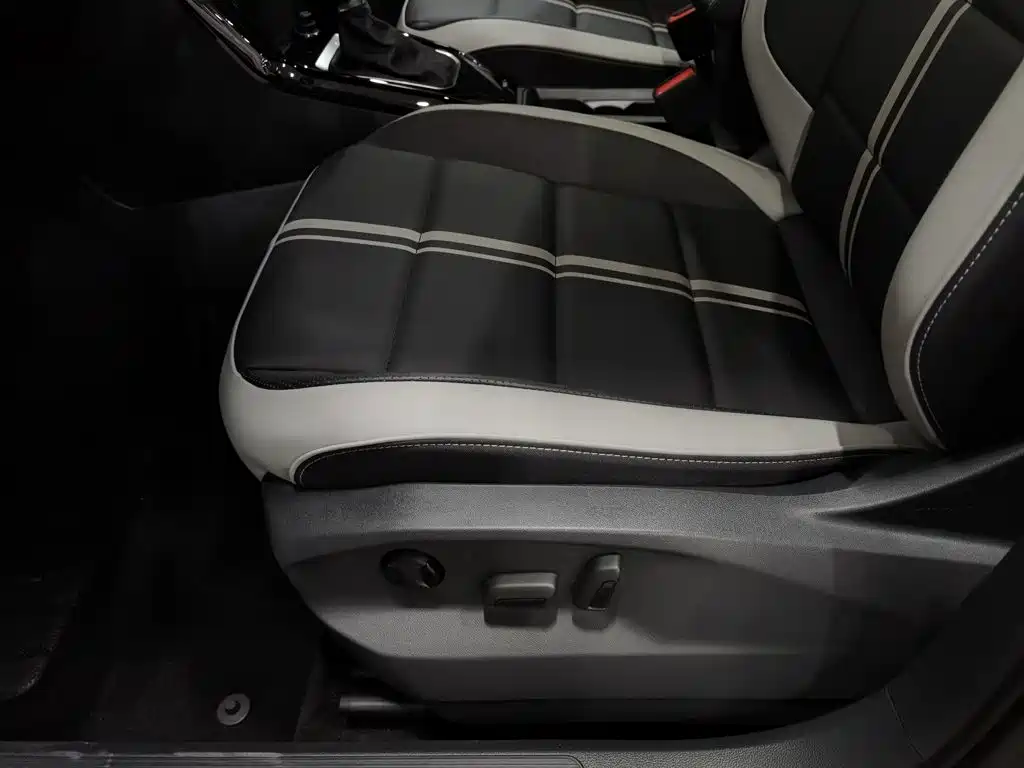 Volkswagen T-Roc — миниатюра 20