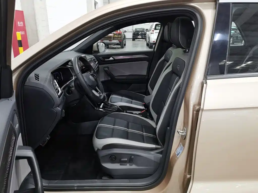 Volkswagen T-Roc — миниатюра 10