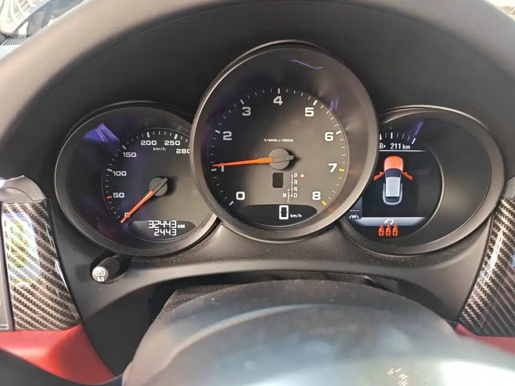 Porsche Macan — миниатюра 13