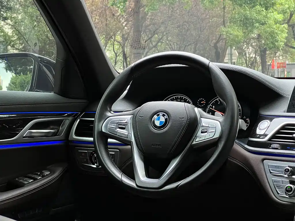 BMW 7 Series — миниатюра 16