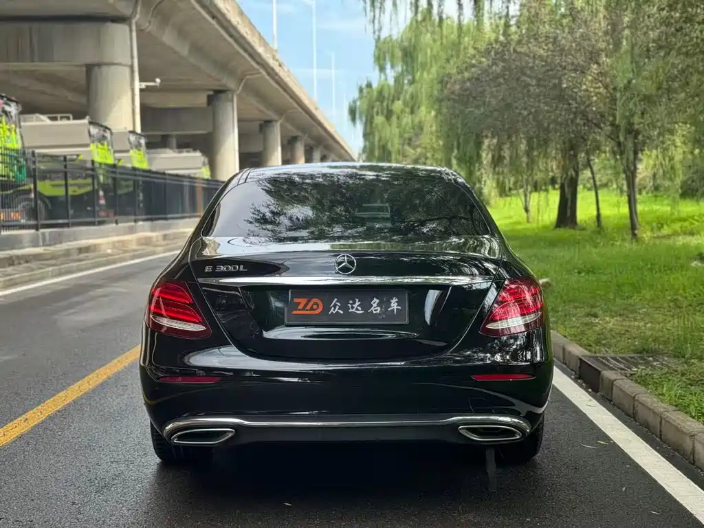 Mercedes-Benz E-Class — миниатюра 12