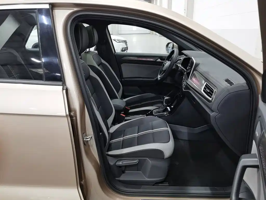 Volkswagen T-Roc — миниатюра 23