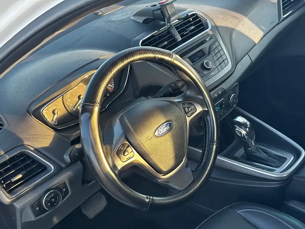 Ford Escort — миниатюра 5