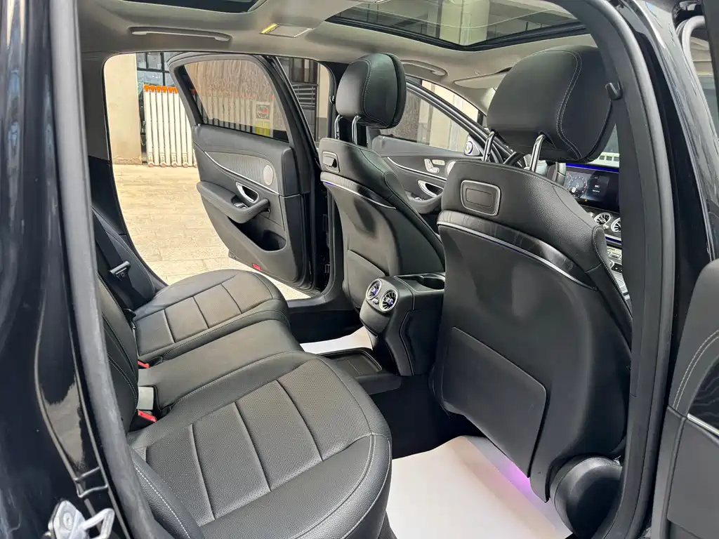Mercedes-Benz E-Class — миниатюра 11