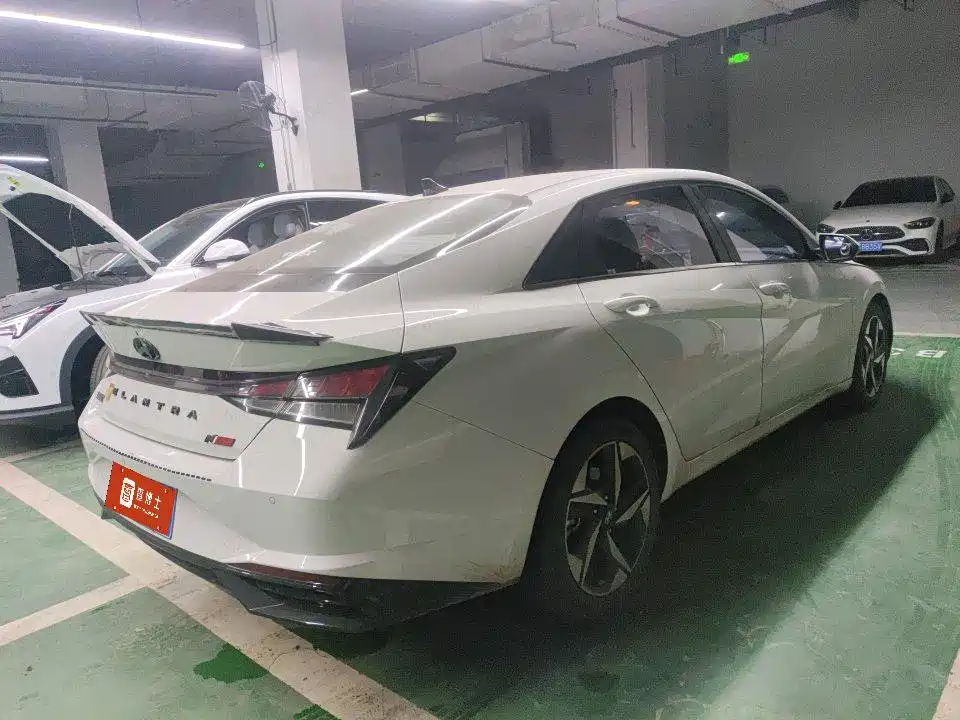 Hyundai Elantra — миниатюра 4