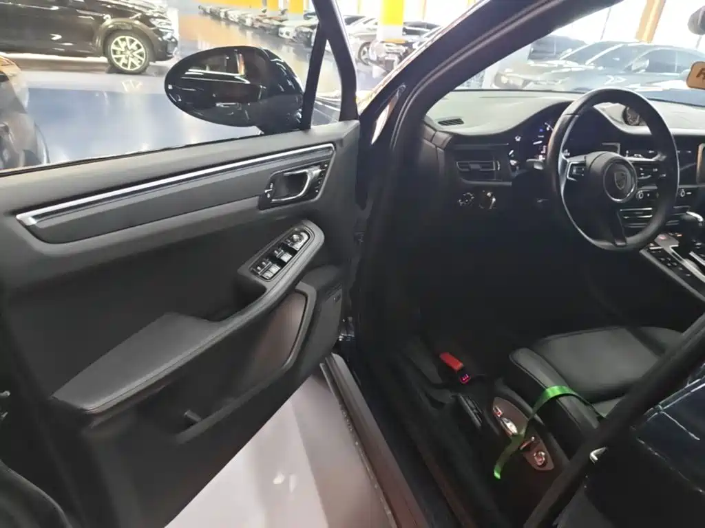 Porsche Macan — миниатюра 16