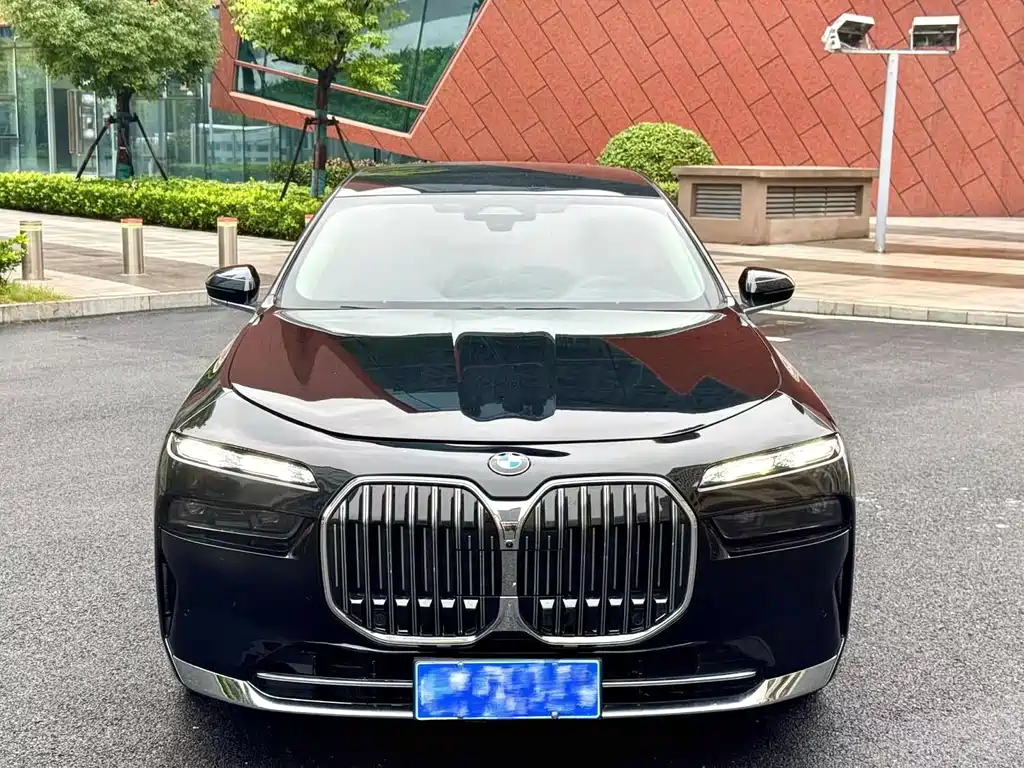 BMW 7 Series — миниатюра 2