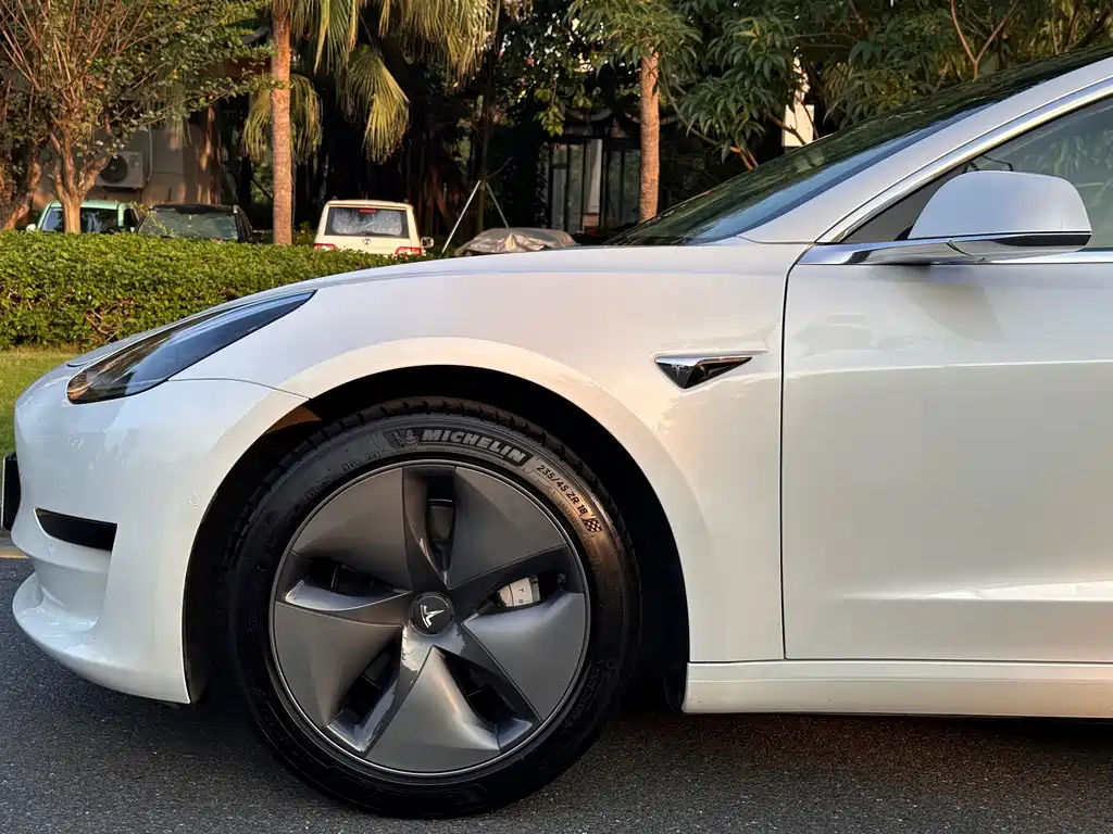 Tesla Model 3 — миниатюра 34