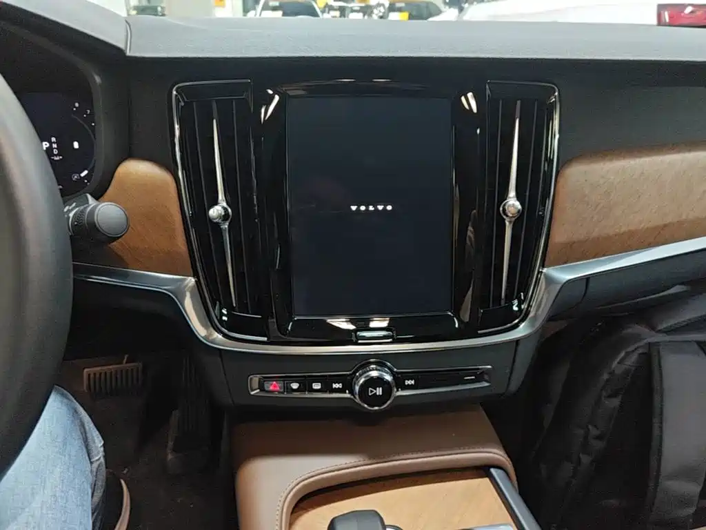 Volvo S90 — миниатюра 13