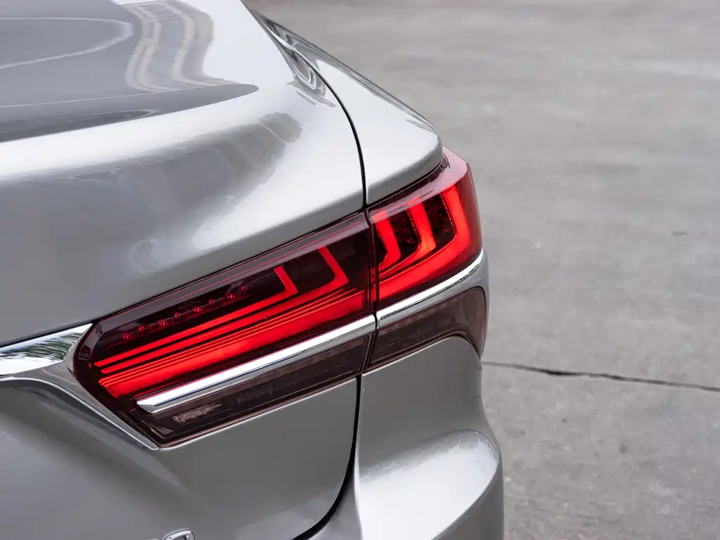 Lexus LS — миниатюра 7