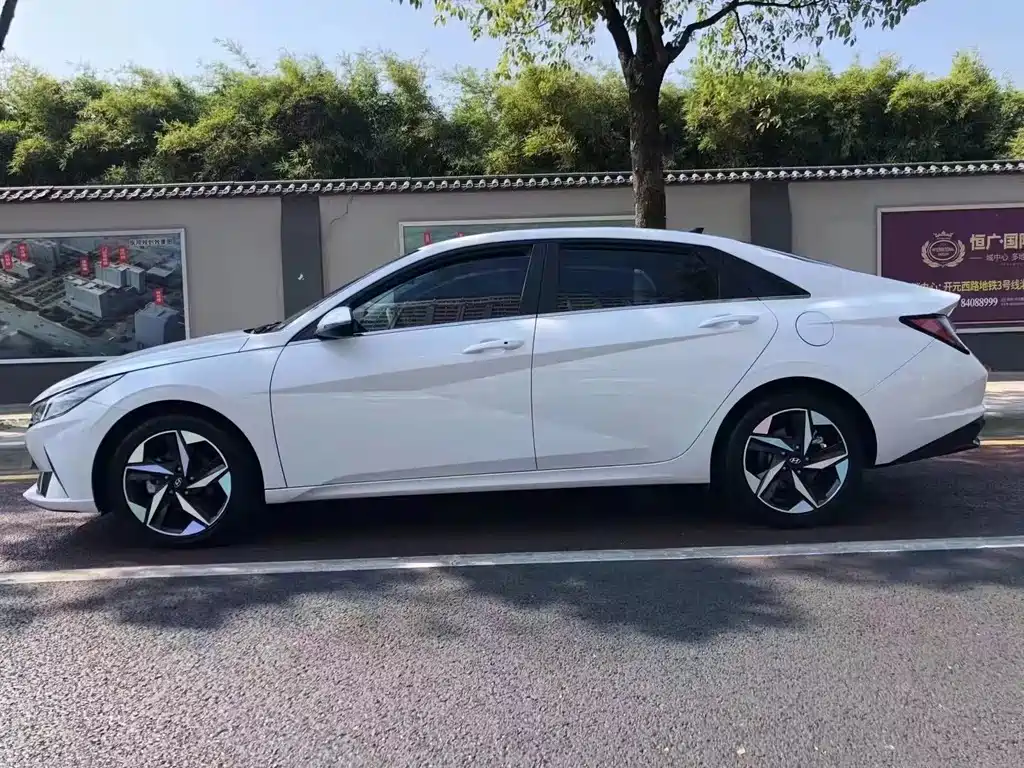 Hyundai Elantra — миниатюра 3