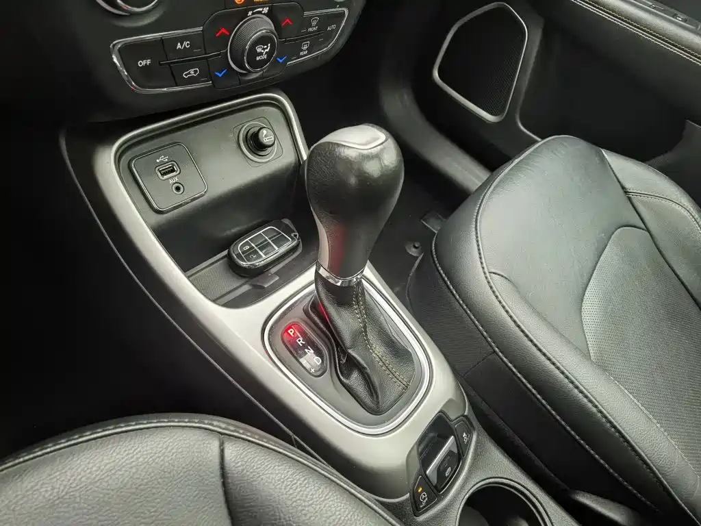 Jeep Compass — миниатюра 13