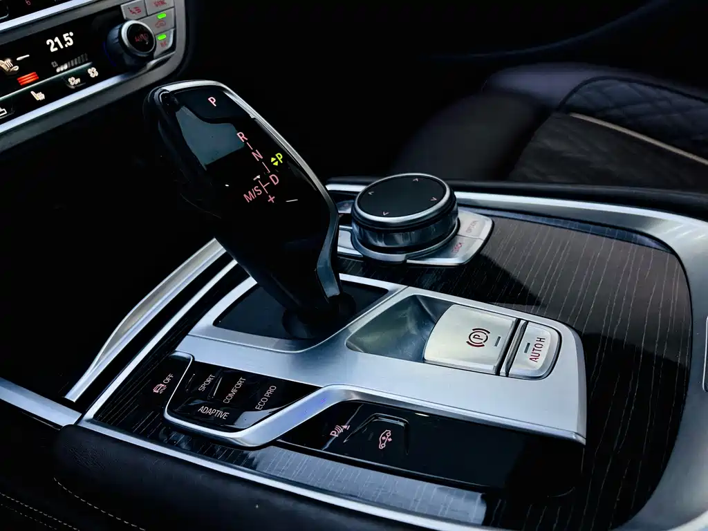 BMW 7 Series — миниатюра 17