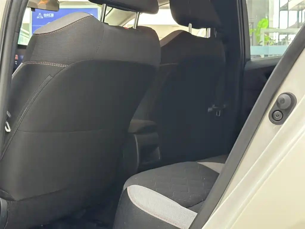 Toyota Corolla 2023 Белый из Китая, фото 5