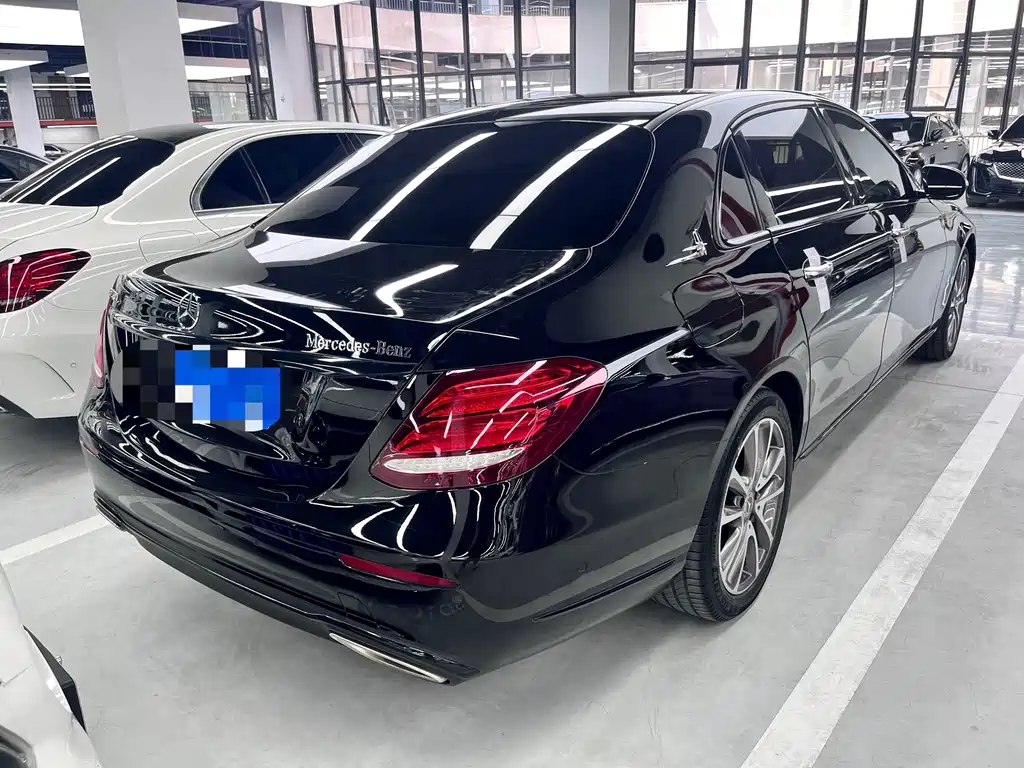 Mercedes-Benz E-Class — миниатюра 12