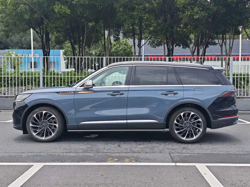 Lincoln Aviator — миниатюра 4
