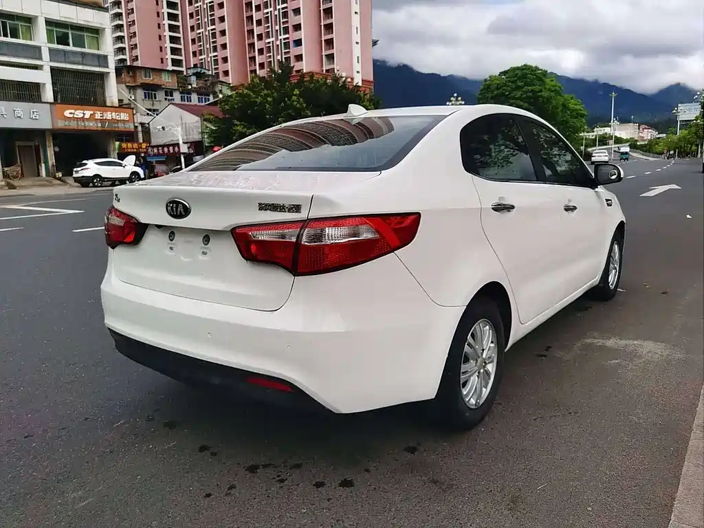 Kia K2 2012 1.4L MT GLS