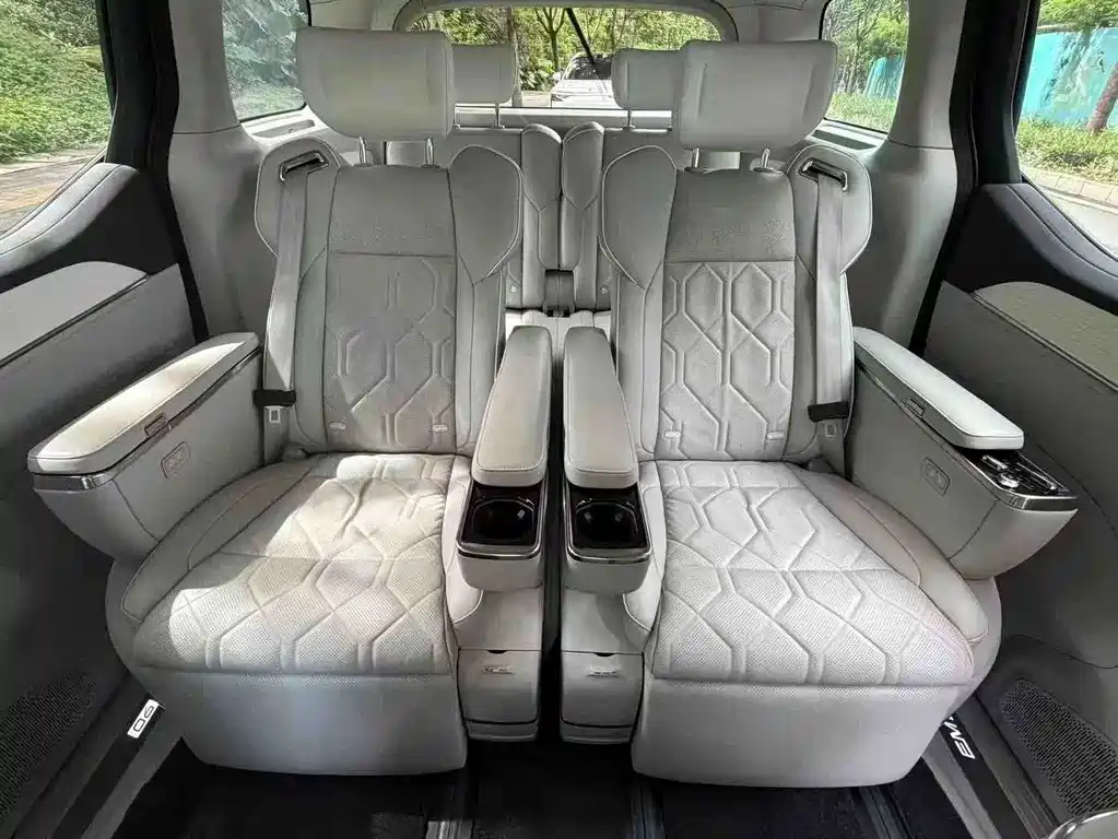 Volvo EM90 — миниатюра 6