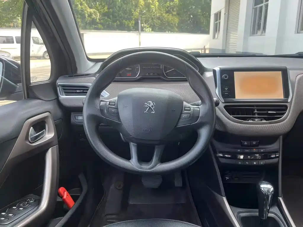 Peugeot 2008 — миниатюра 8