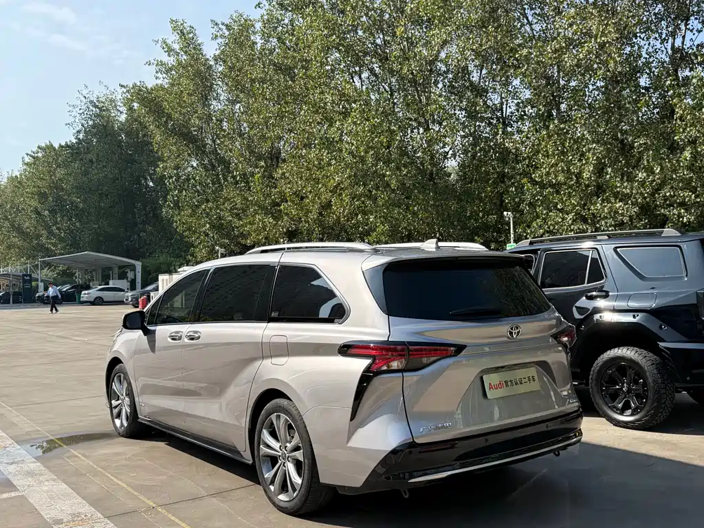 Toyota Sienna — миниатюра 6