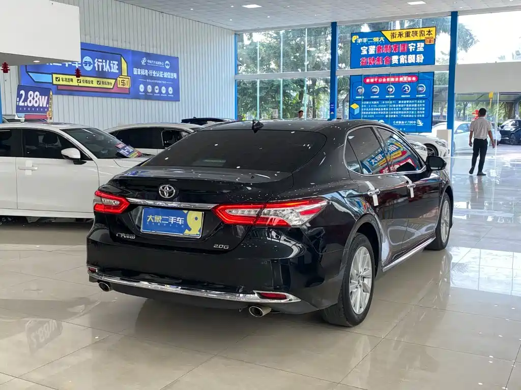 Toyota Camry — миниатюра 13