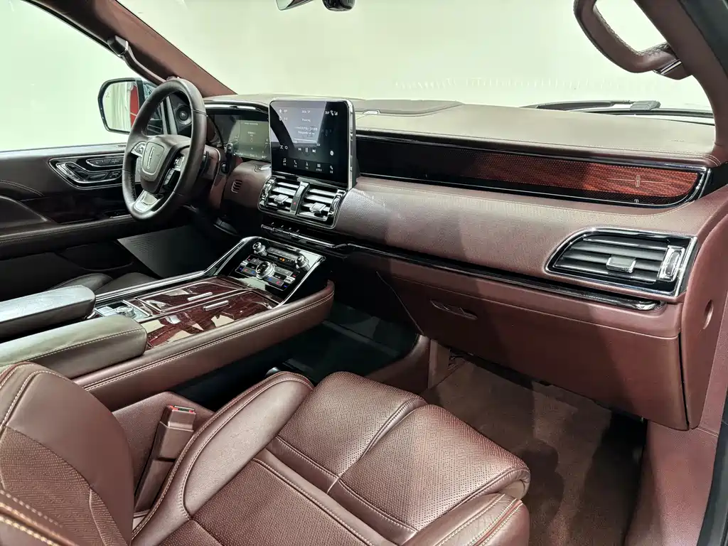 Lincoln Navigator — миниатюра 14