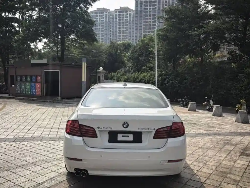 BMW 5 Series — миниатюра 5