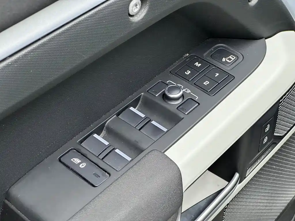 Land Rover Defender New Energy — миниатюра 13
