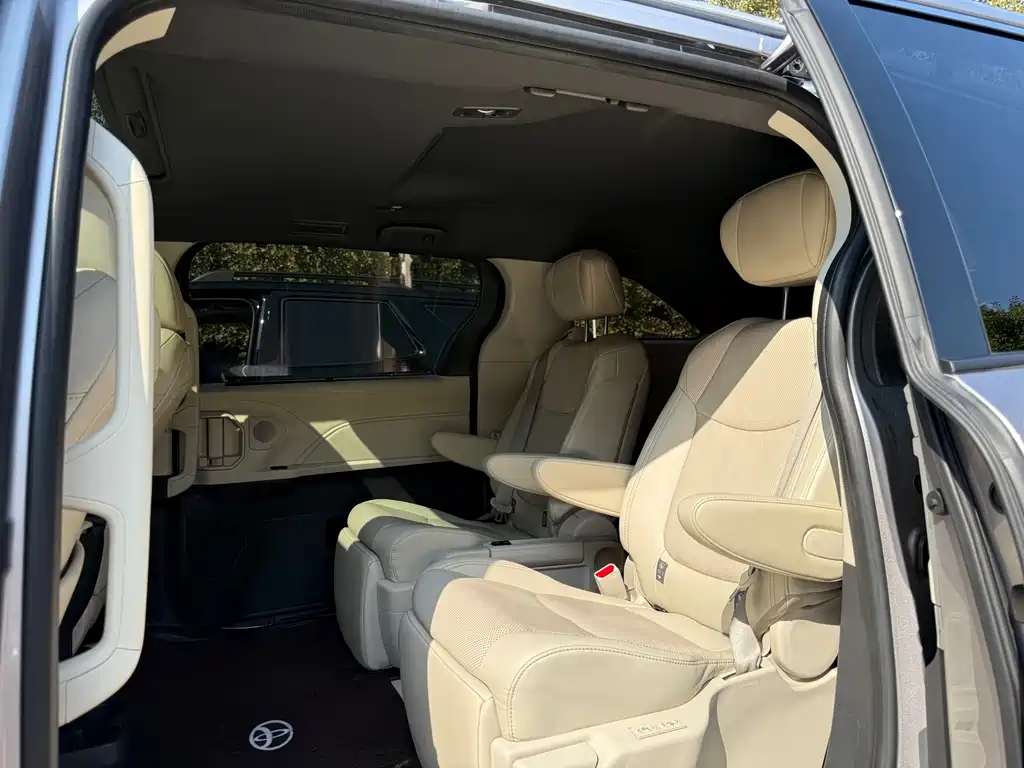 Toyota Sienna — миниатюра 8