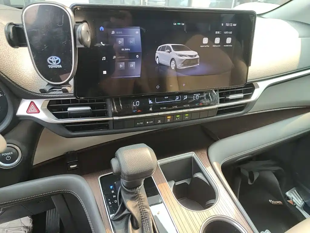 Toyota Sienna — миниатюра 13