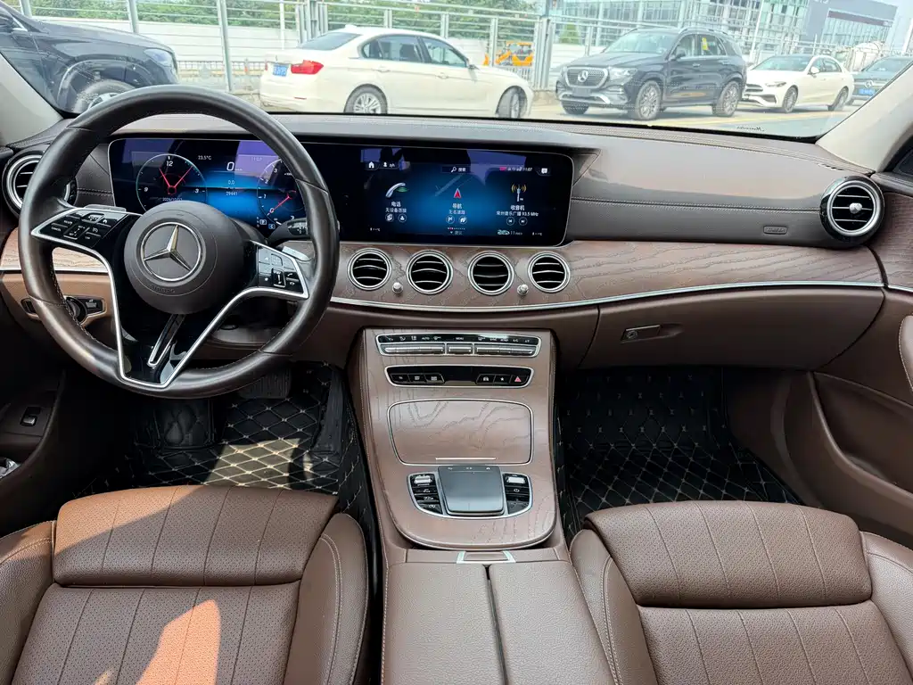 Mercedes-Benz E-Class — миниатюра 11