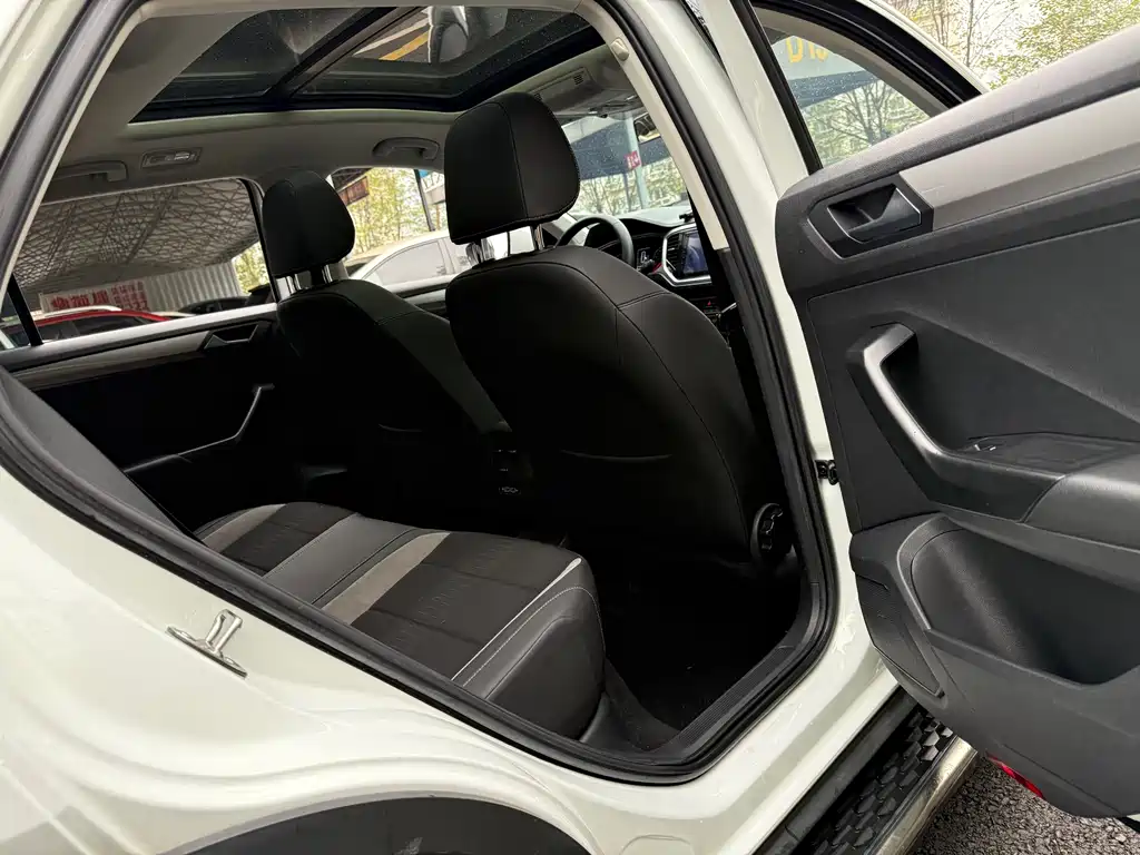 VOLKSWAGEN T ROC EXPLORING SONGS