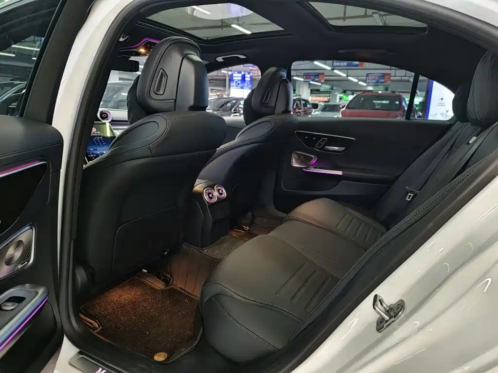 Mercedes-Benz C-Class — миниатюра 6