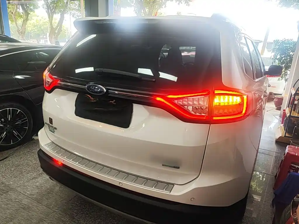 Ford Edge — миниатюра 7