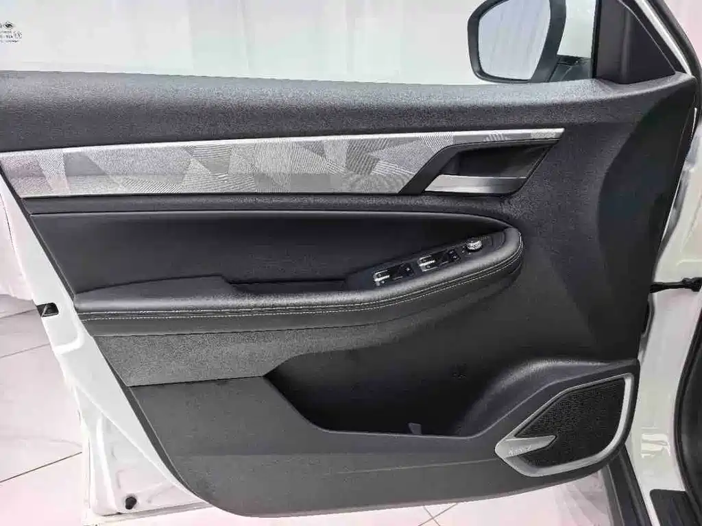 Geely Vision X6 — миниатюра 11
