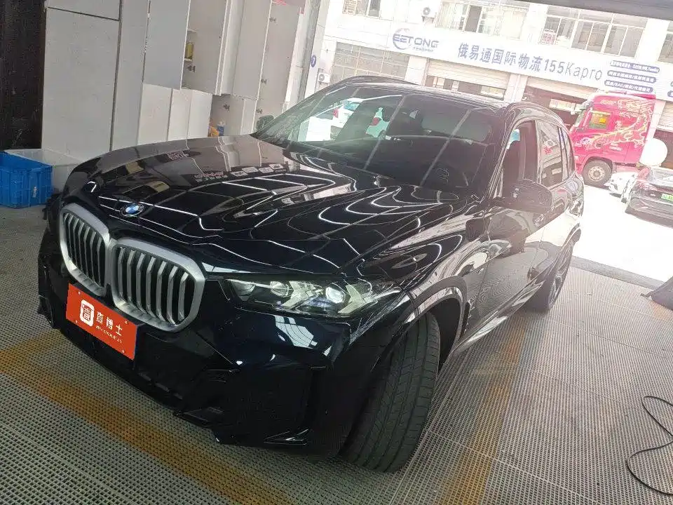 宝马X5 2026款 xDrive 30Li 尊享型M运动曜夜套装 2026