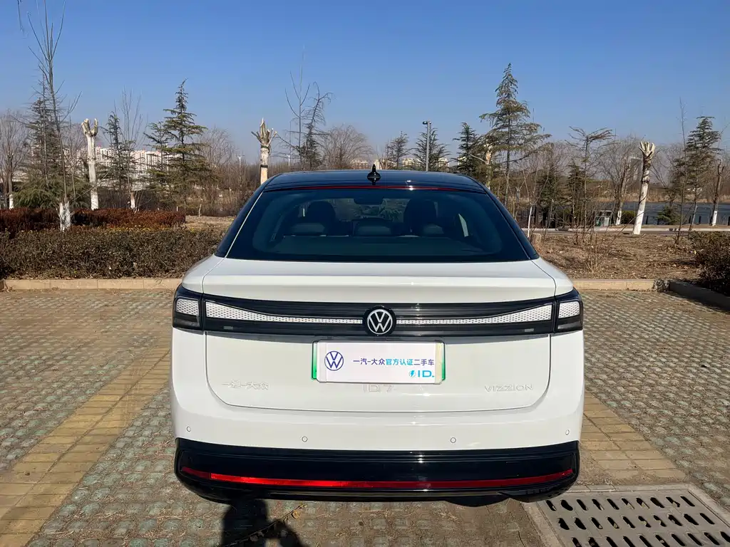 VOLKSWAGEN ID.7 VIZZION