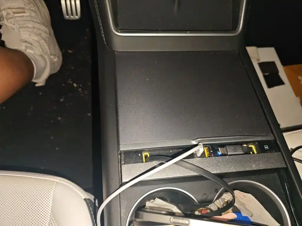 Tesla Model Y — миниатюра 12