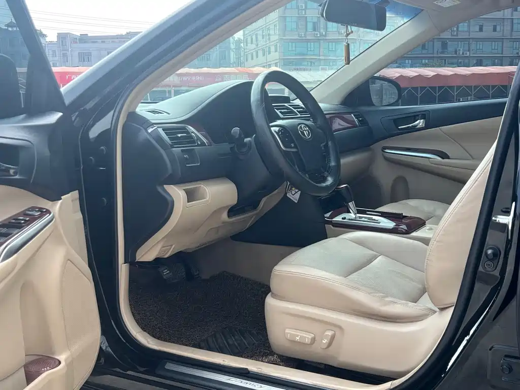 Toyota Camry — миниатюра 6