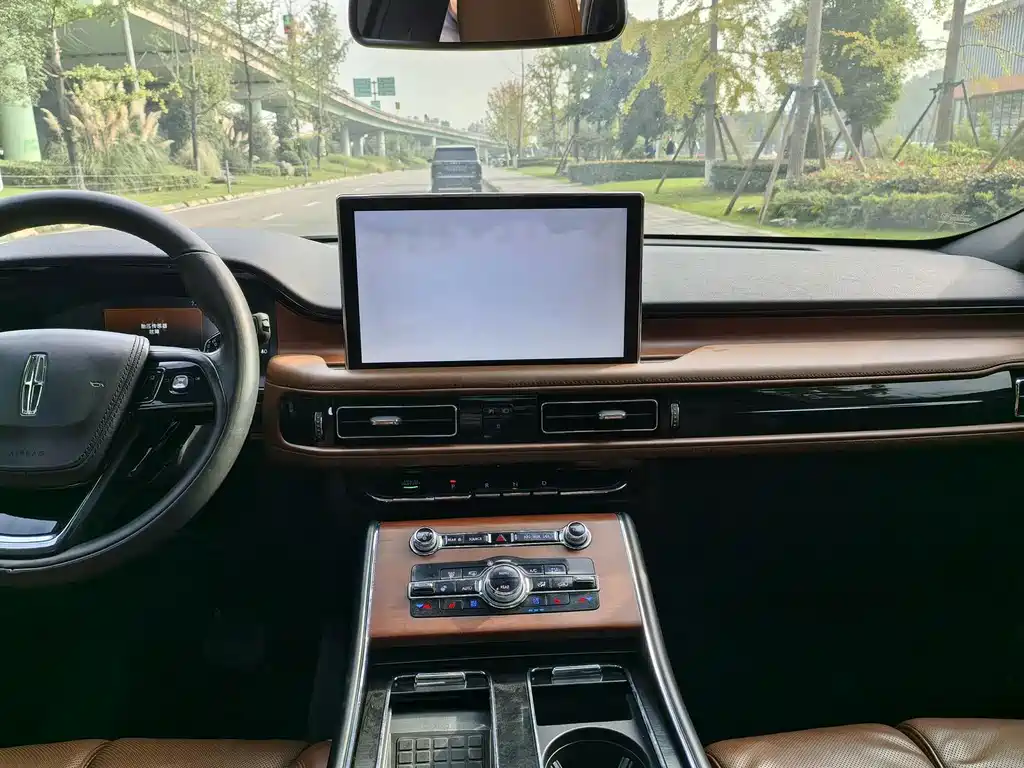 Lincoln Aviator — миниатюра 14