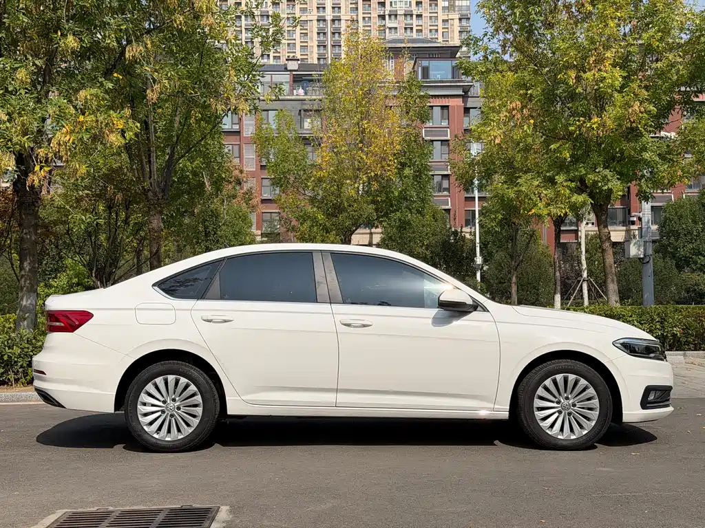 Volkswagen Lavida — миниатюра 4