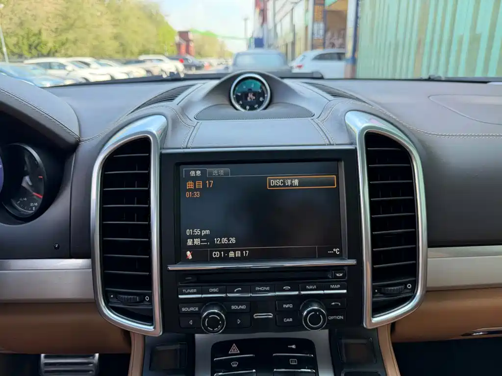 Porsche Cayenne — миниатюра 6