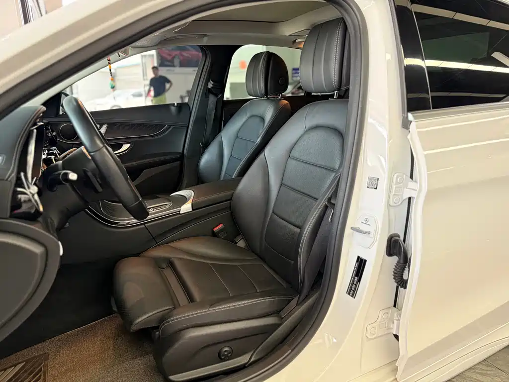 Mercedes-Benz C-Class — миниатюра 13