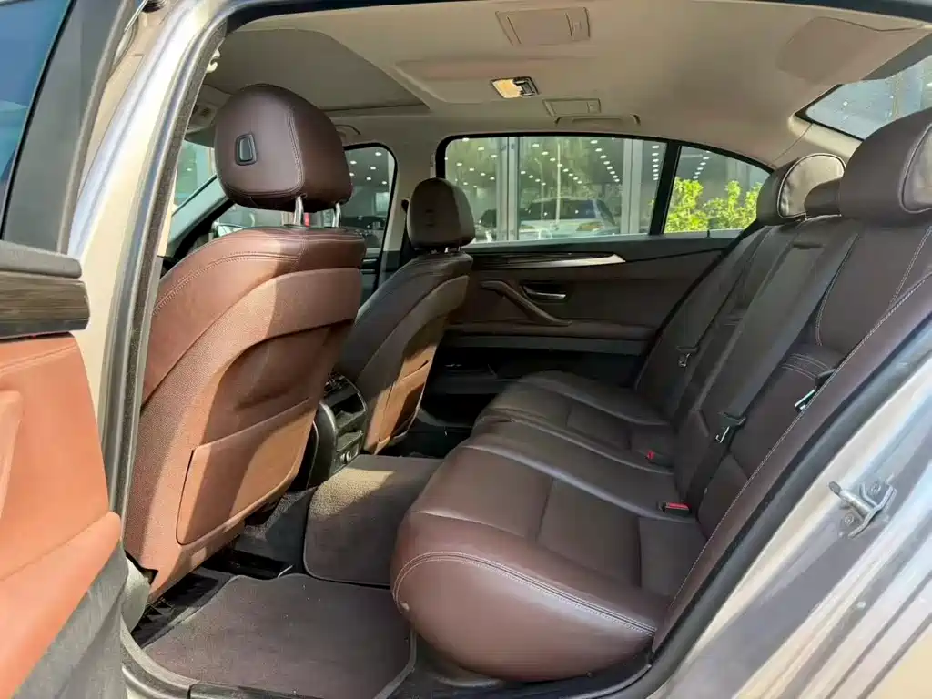 BMW 5 Series — миниатюра 5