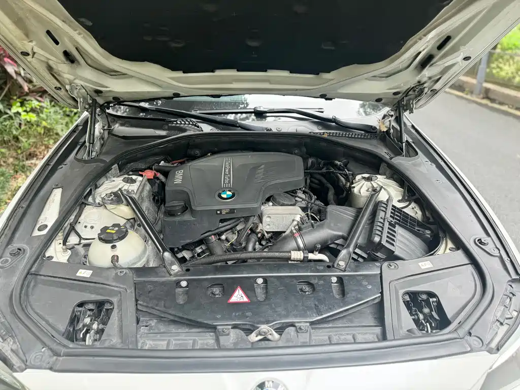 BMW 5 Series — миниатюра 16
